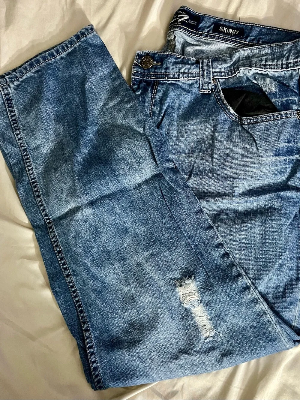 Seven7 Men's Distressed Relaxed Fit Blue Jeans - Picture 2 of 13